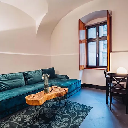 Joy Paul Chinezu 3 Apartment *