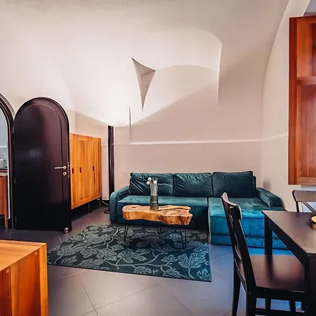 Joy Paul Chinezu 3 Apartment *