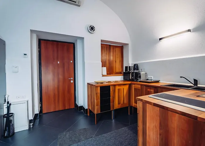 Joy Paul Chinezu 3 Apartamento