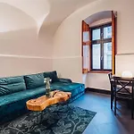Joy Paul Chinezu 3 Apartment *